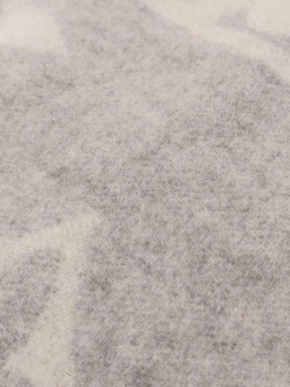 Louis Vuitton Echarpe Reykjavik Scarf - Picture 6 of 9